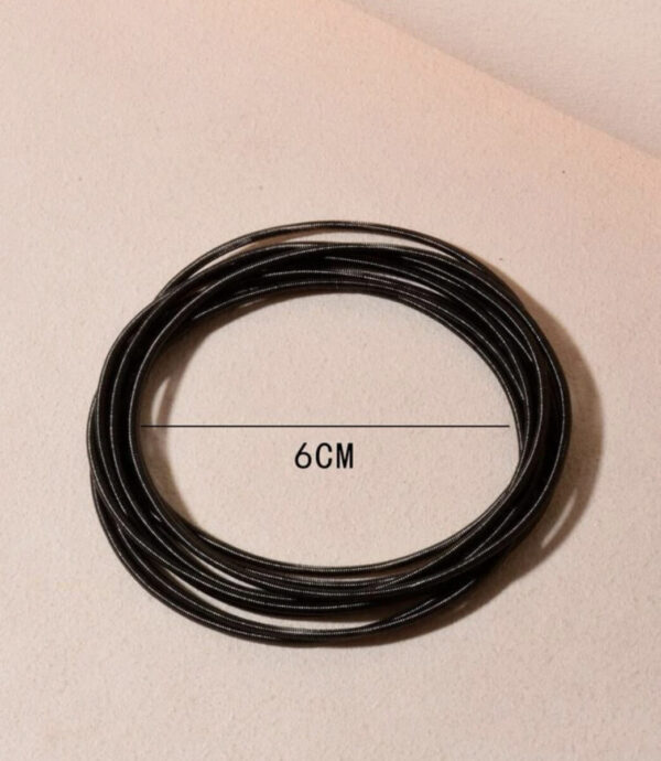 Set of black guitar string bracelets (10 units).