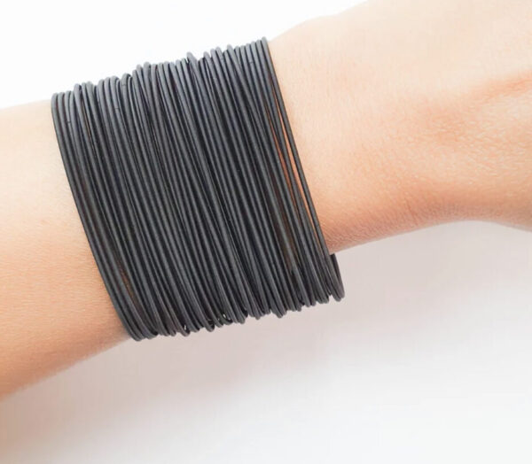 Set of black guitar string bracelets (10 units).