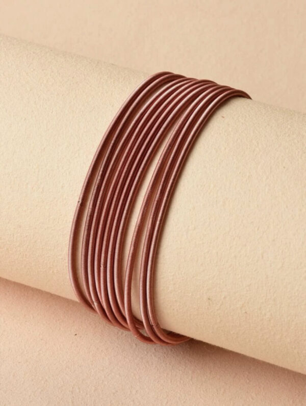 Set of pink guitar string bracelets (10 units).